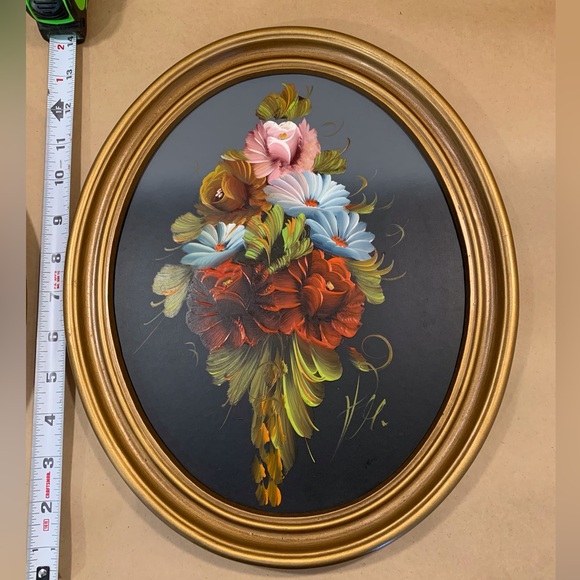 đ¤SOLD LOCALLYđ¤Set of Vintage Oval Floral Paintings in Gold Painted Frames - Picture 6 of 15